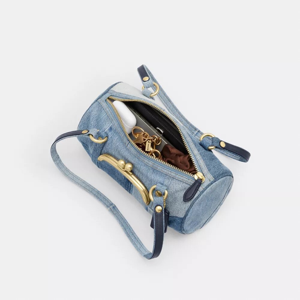 Borsa a botte con chiusura Kisslock da 28 in denim riciclato