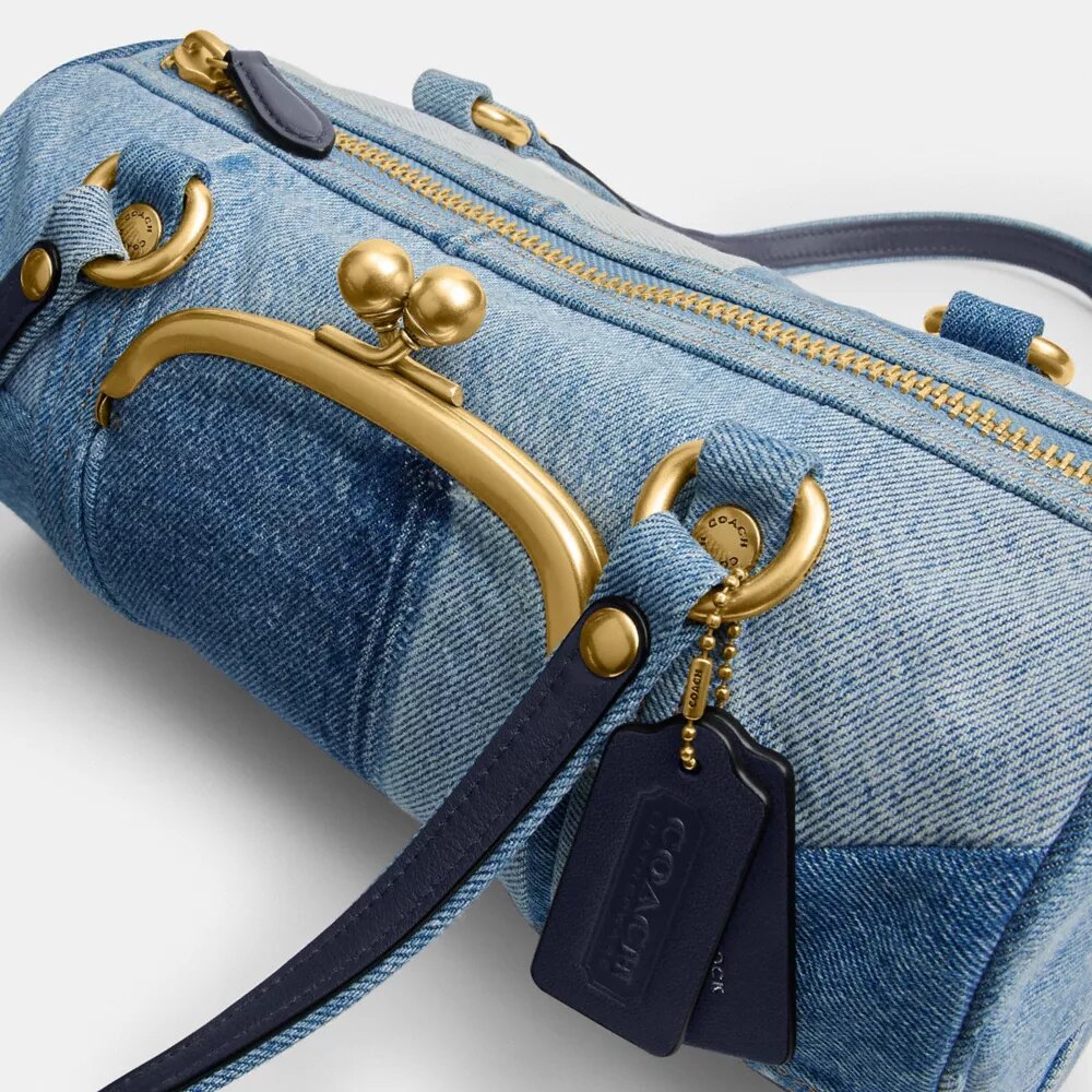 Borsa a botte con chiusura Kisslock da 28 in denim riciclato