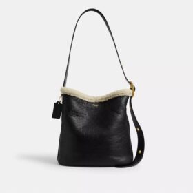 Borsa a secchiello Bleecker in shearling