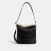 Borsa a secchiello Bleecker in shearling