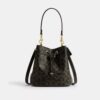 Borsa a secchiello Rowan in Signature Canvas con ciondoli