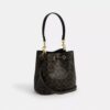 Borsa a secchiello Rowan in Signature Canvas con ciondoli