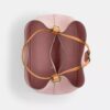 Borsa a secchiello Rowan in Signature Canvas con ciondoli