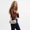 Borsa a spalla Ashton con stampa giornale