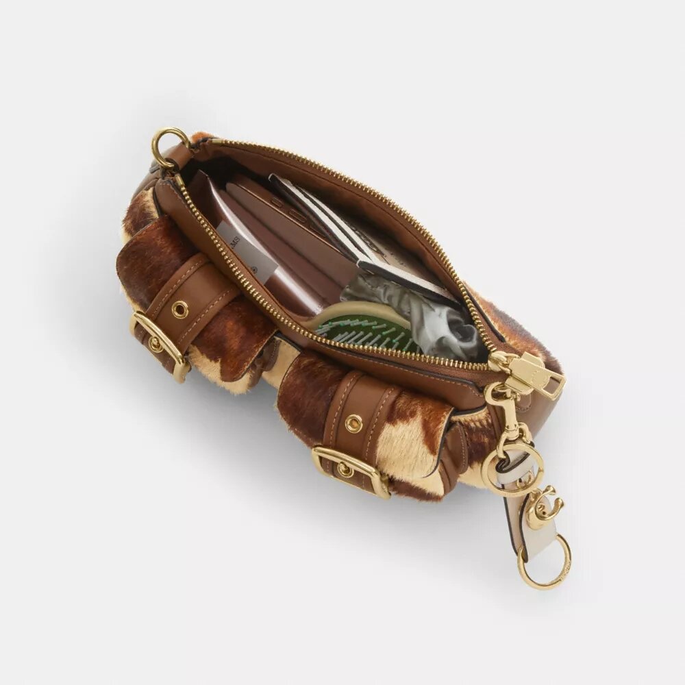 Borsa a spalla Ashton in pelle di vitello con stampa bovina