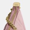 Borsa a spalla Caitlin in cotone rigenerato con trapuntatura e ciondolo