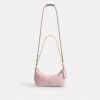 Borsa a spalla Caitlin in cotone rigenerato con trapuntatura e ciondolo