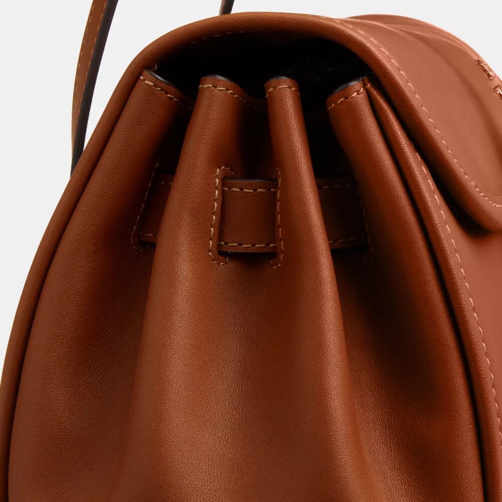Borsa a spalla con patta Bridget