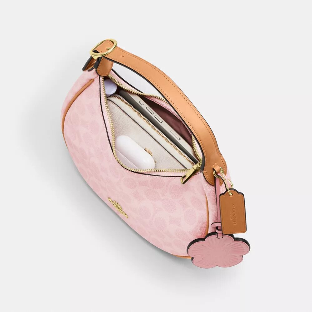 Borsa a spalla Emily in Signature Canvas con ciondoli