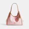 Borsa a spalla Erin in Signature Canvas con ciondoli