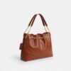 Borsa a spalla Evelyn con trapuntatura e ciondolo