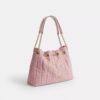 Borsa a spalla Evelyn in denim "Loved" con trapuntatura e ciondoli
