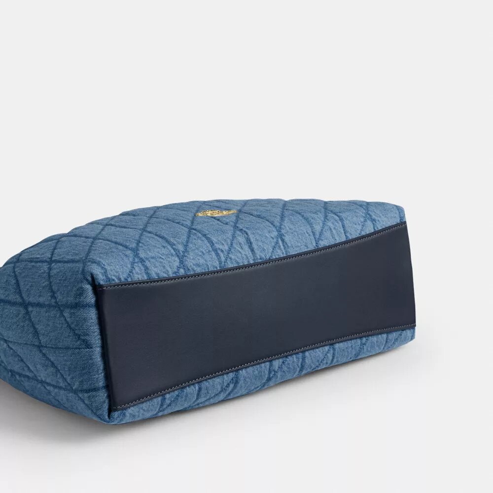 Borsa a spalla grande Evelyn in cotone rigenerativo con trapuntatura