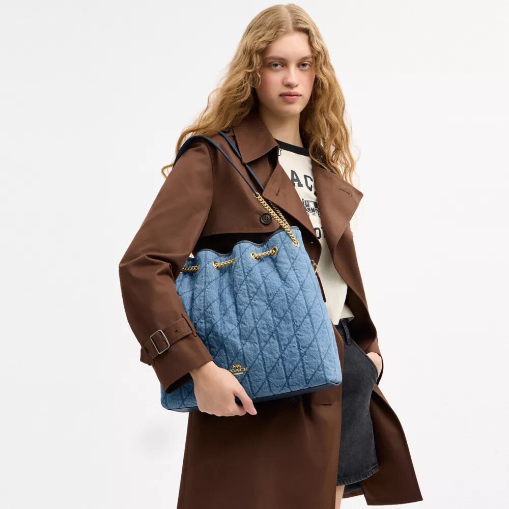Borsa a spalla grande Evelyn in cotone rigenerativo con trapuntatura