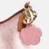 Borsa a spalla Laurel in Signature Canvas con ciondoli