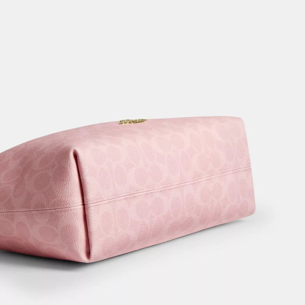 Borsa a spalla Laurel in Signature Canvas con ciondoli