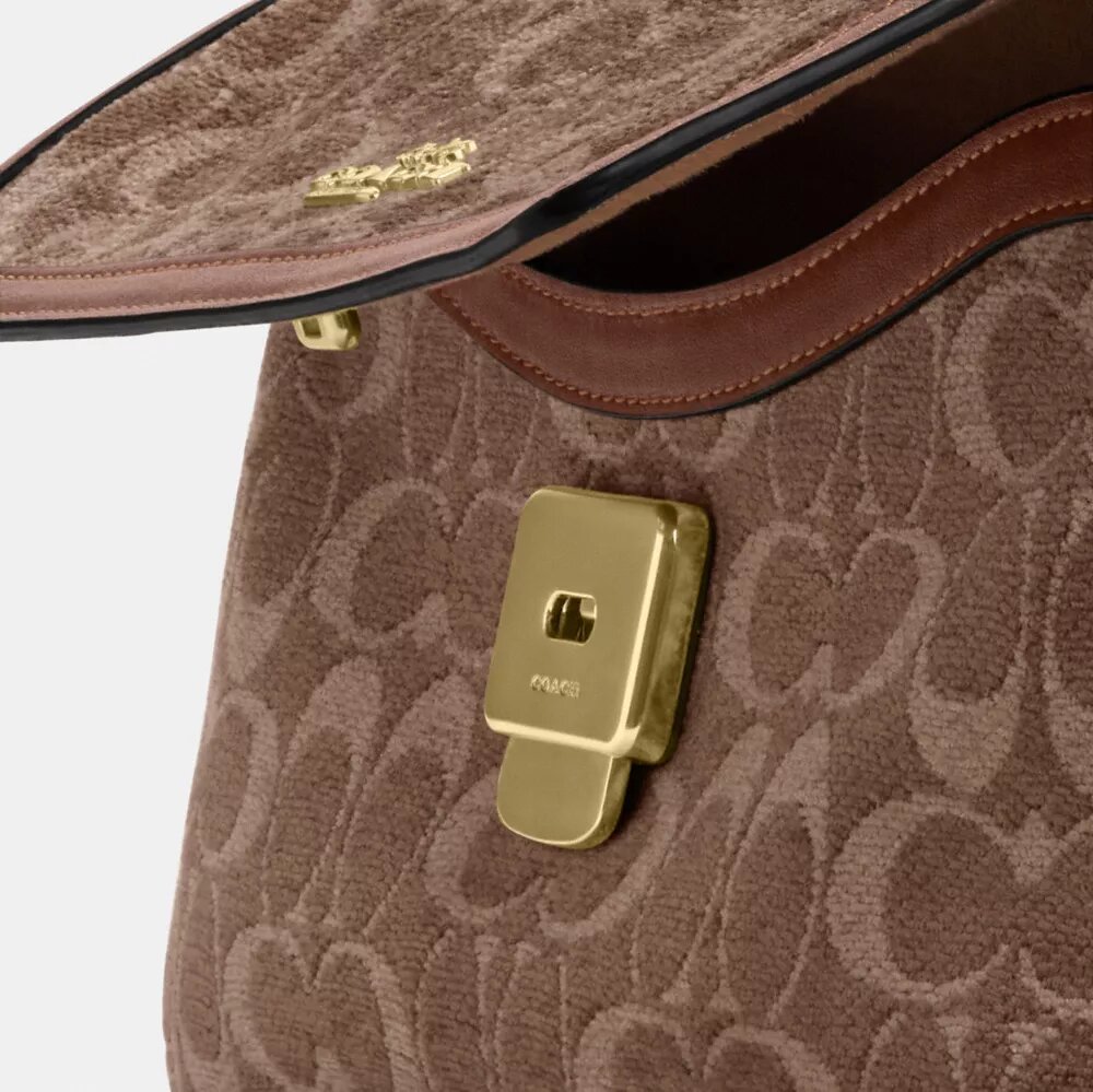 Borsa a spalla piccola con patta Etta in ciniglia esclusiva