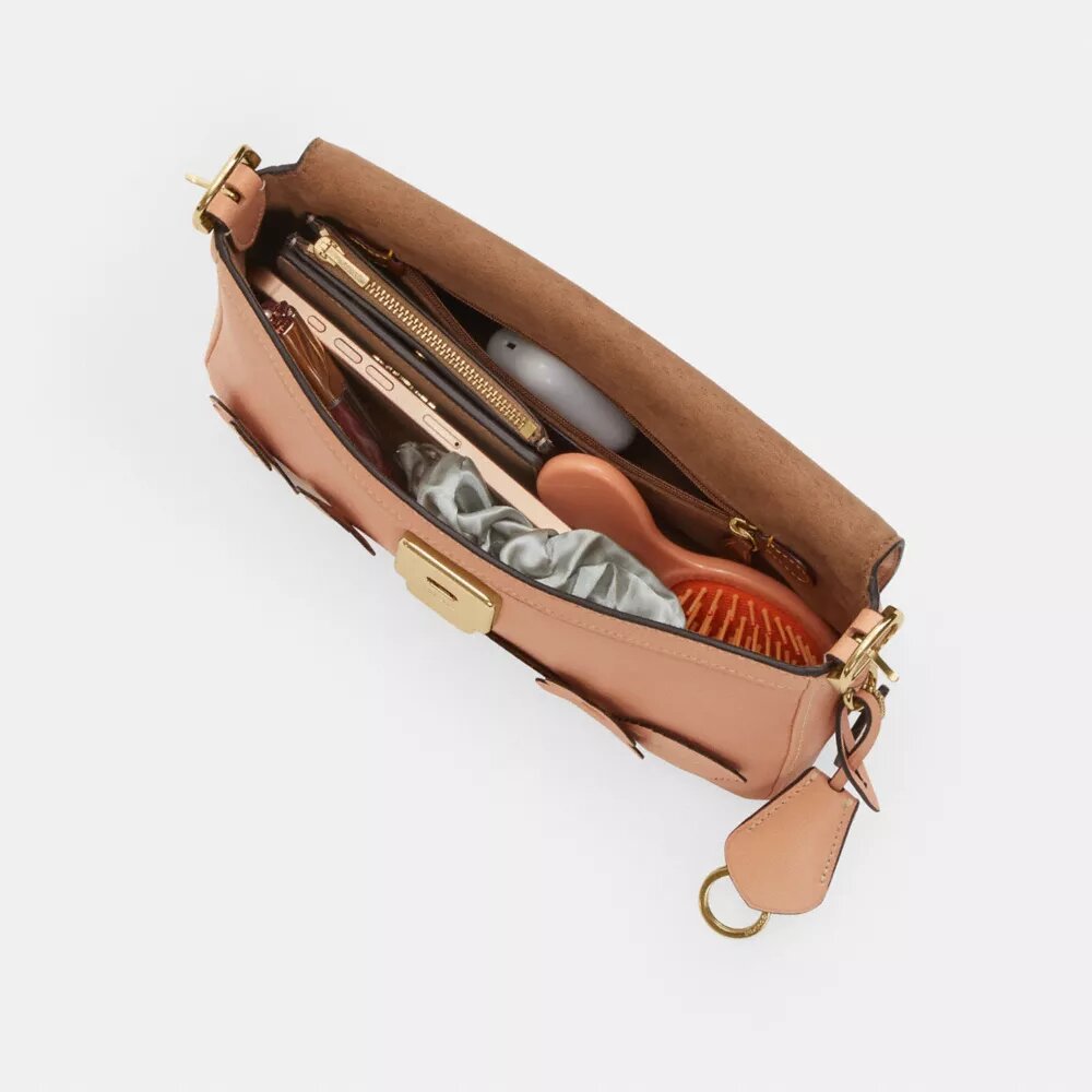 Borsa a spalla piccola Etta con patta e applicazione floreale