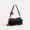 Borsa a spalla Tabby 26 con ciondoli