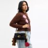 Borsa a spalla Tabby 26 con ciondoli