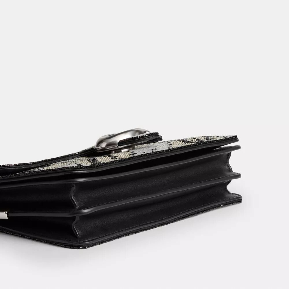 Borsa a spalla Tabby 26 con motivo serpente in perline