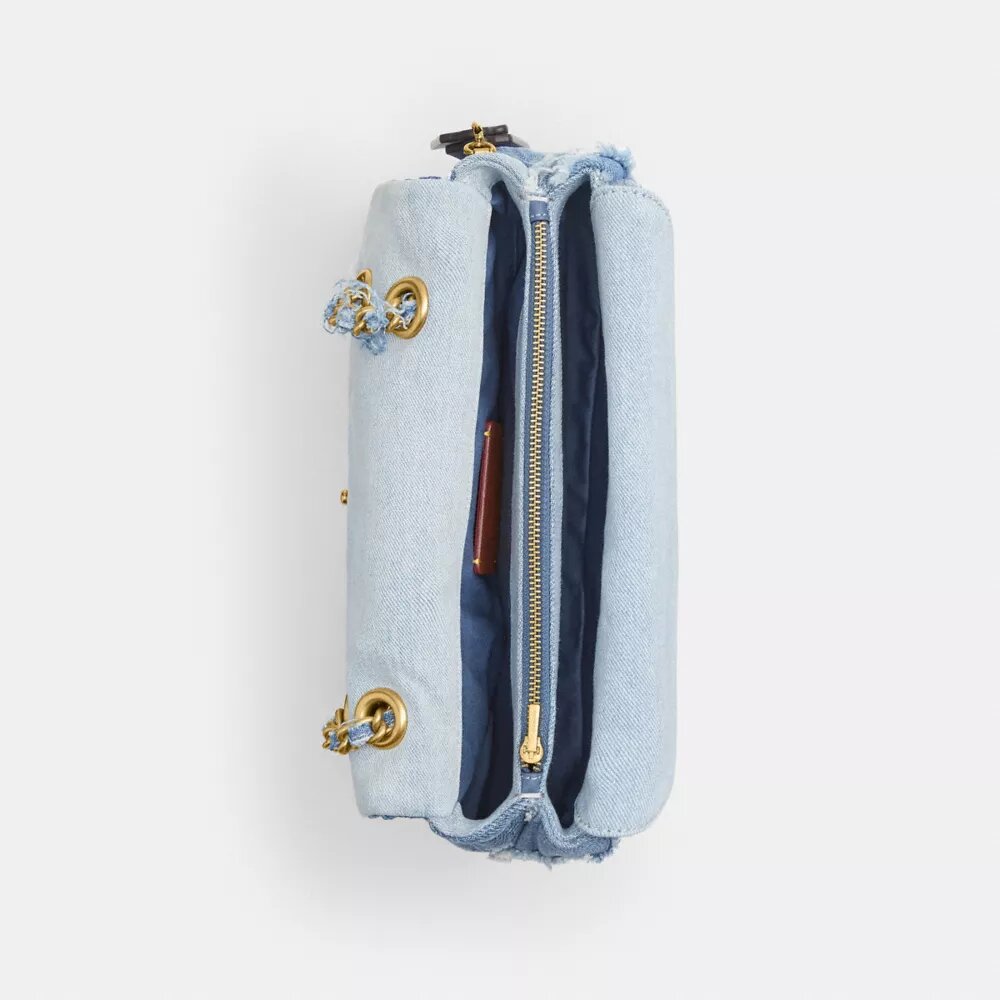 Borsa a spalla Tabby 26 con trapuntatura patchwork in denim riciclato