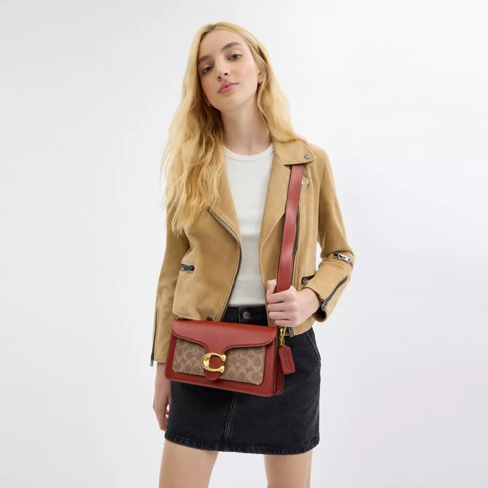 Borsa a spalla Tabby da 26 in Signature Canvas