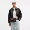 Borsa a spalla Tabby da 26 in Signature Canvas