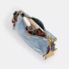 Borsa a spalla Teri in denim effetto vissuto con ciondoli