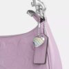 Borsa a spalla Teri in pelle firmata con ciondolo a forma di cuore