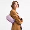 Borsa a spalla Teri in pelle firmata con ciondolo a forma di cuore