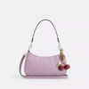 Borsa a spalla Teri in pelle firmata con ciondolo a forma di cuore