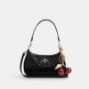 Borsa a spalla Teri in pelle Signature con ciondolo a forma di cuore