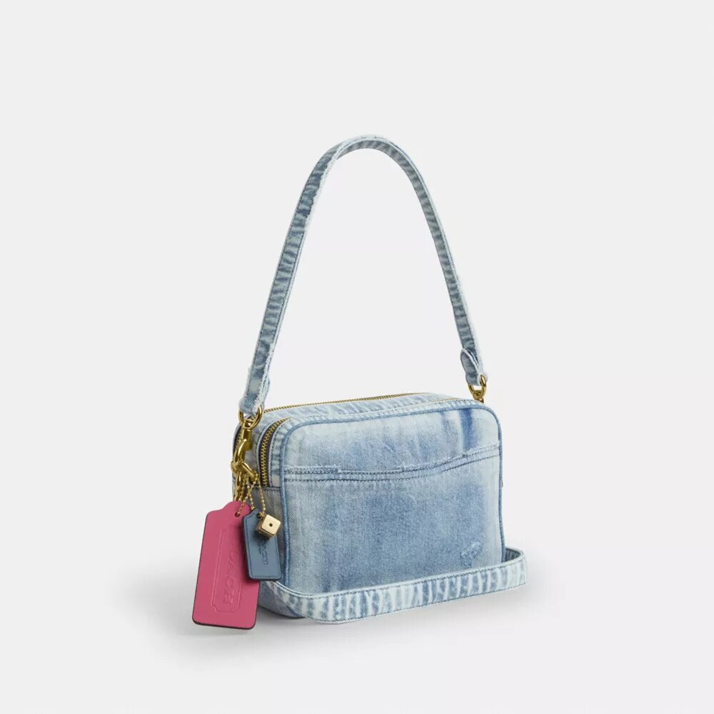 Borsa a tracolla Carey in denim "Loved" con ciondoli
