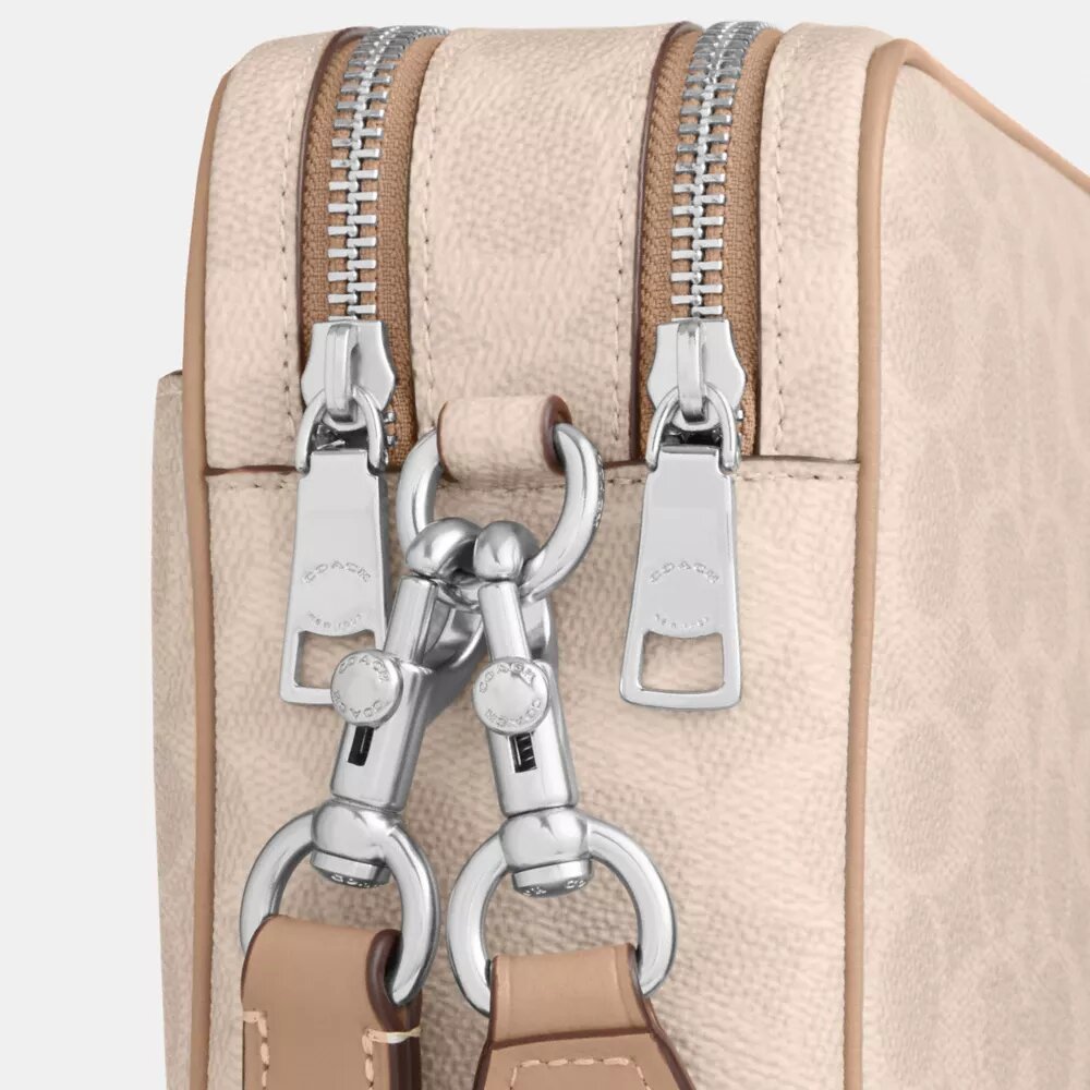 Borsa a tracolla Carey in Signature Canvas