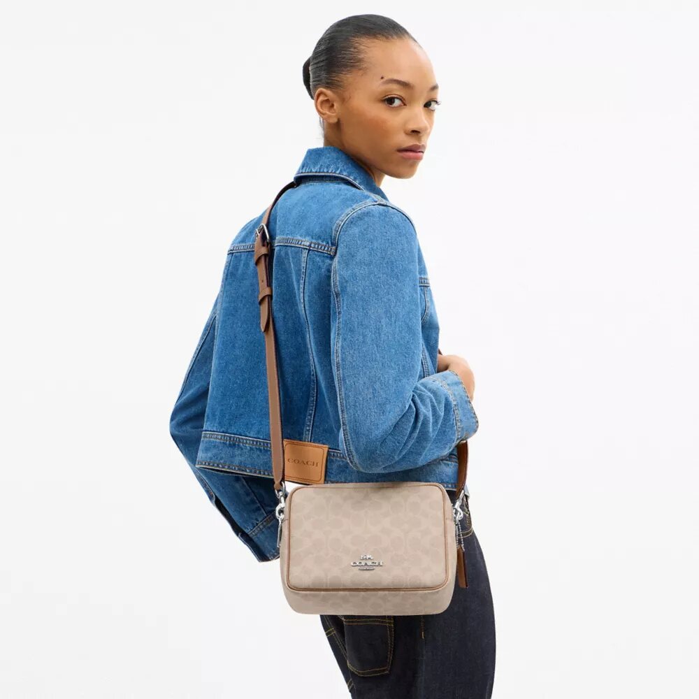 Borsa a tracolla Carey in Signature Canvas