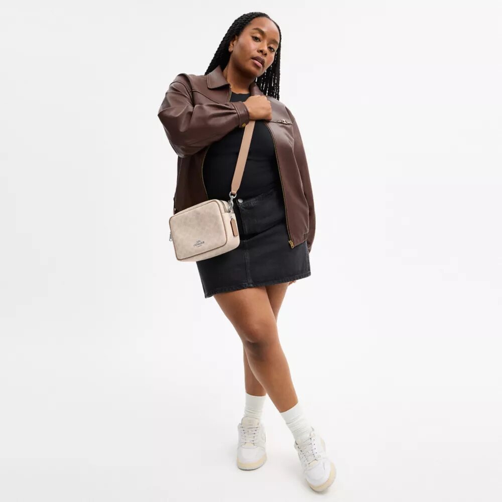 Borsa a tracolla Carey in Signature Canvas