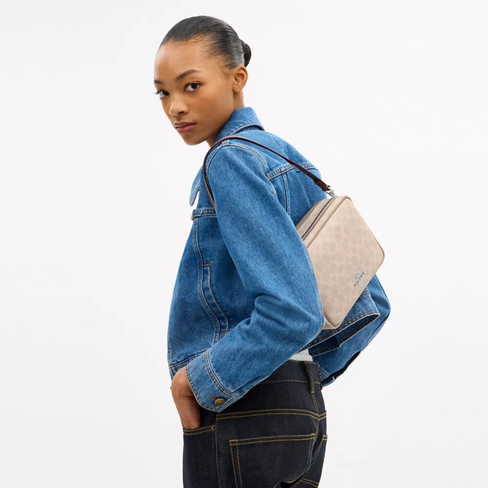 Borsa a tracolla Carey in Signature Canvas
