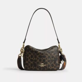 Borsa a tracolla Carey in Signature Canvas con ciondoli
