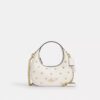 Borsa a tracolla Carmen Mini con rivetti a forma di cuore