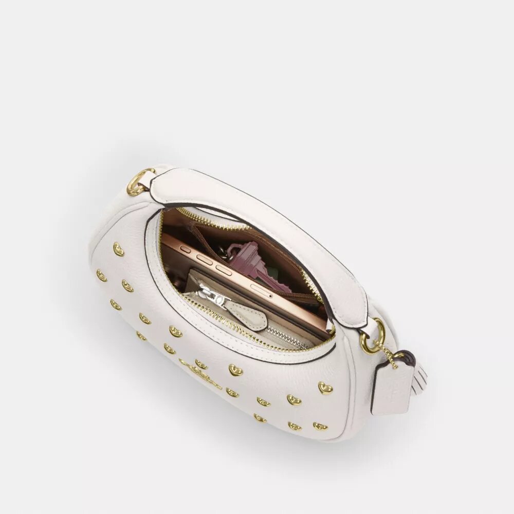 Borsa a tracolla Carmen Mini con rivetti a forma di cuore