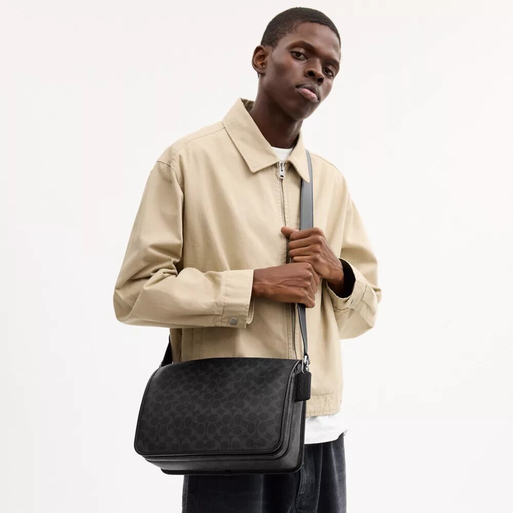 Borsa a tracolla Colby 32 in Signature Canvas
