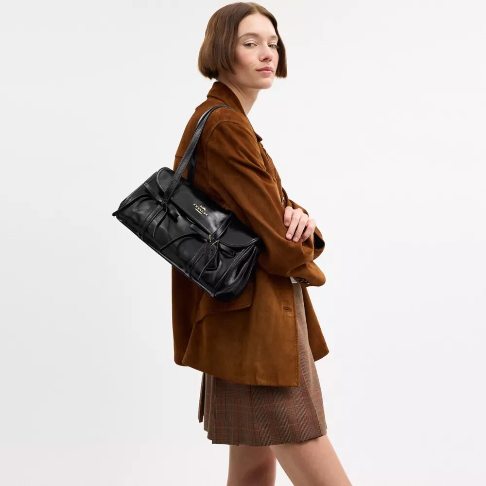 Borsa a tracolla con patta Bridget e fiocchi