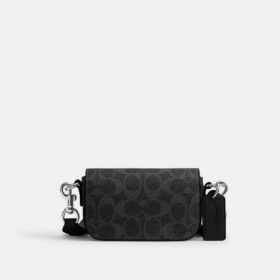 Borsa a tracolla con patta in Signature Canvas