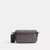 Borsa a tracolla con patta in Signature Canvas
