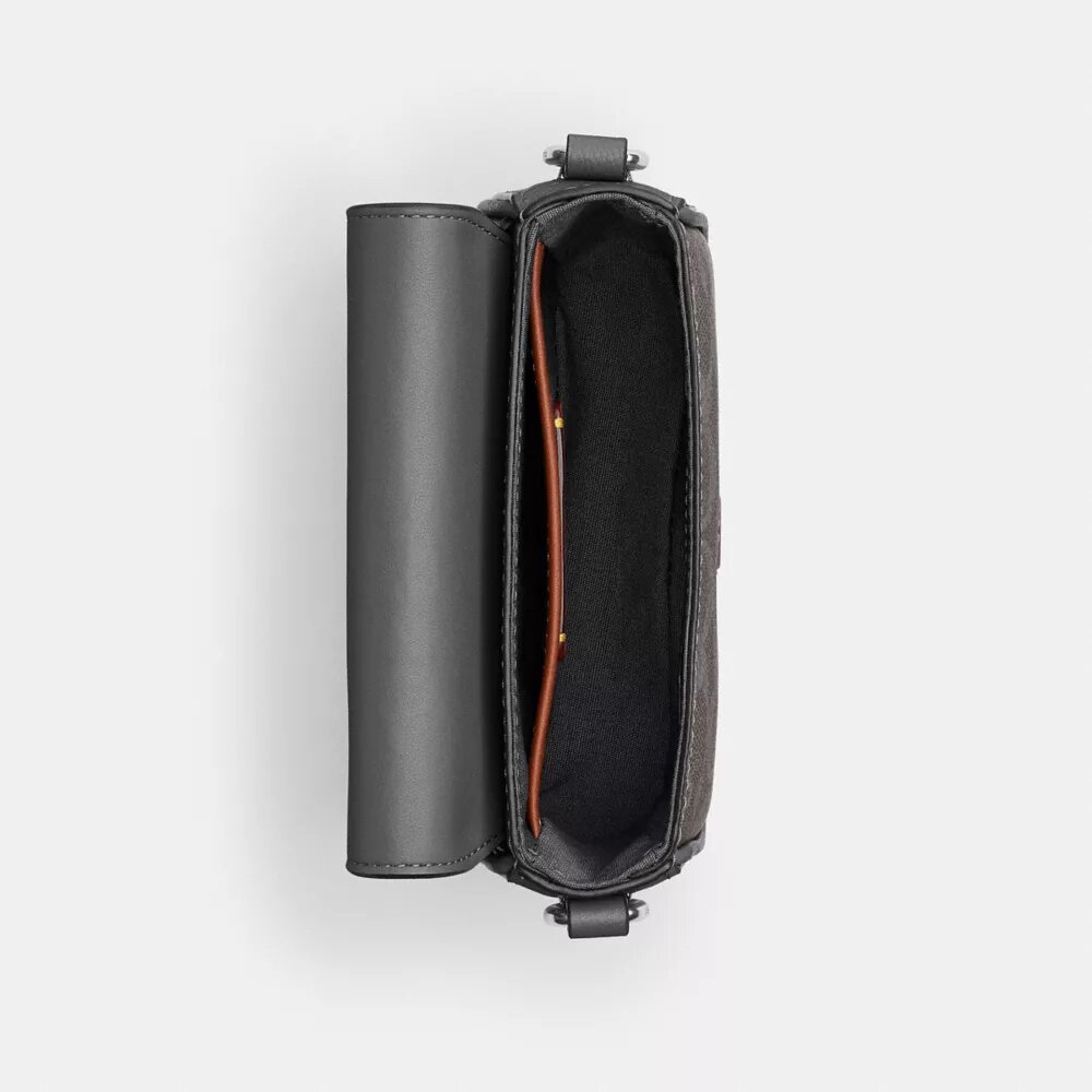 Borsa a tracolla con patta in Signature Canvas