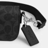 Borsa a tracolla con patta in Signature Canvas