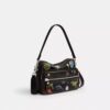 Borsa a tracolla Dakota per il decimo compleanno di Rexy in pelle "Loved" con stampa adesivi