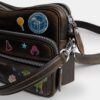 Borsa a tracolla Dakota per il decimo compleanno di Rexy in pelle "Loved" con stampa adesivi