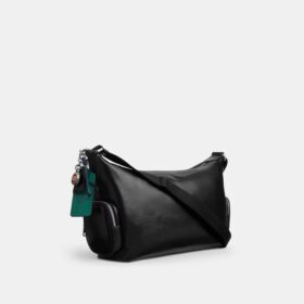 Borsa a tracolla Finn con tasche e ciondoli
